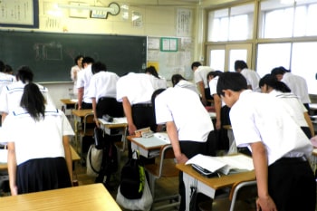 Japanese students bowing to teacher